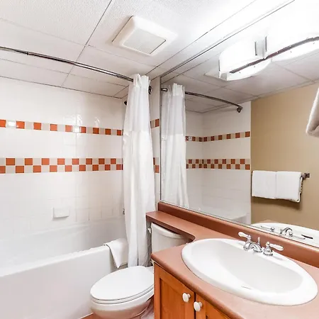 Cascade Lodge Whistler Room photo