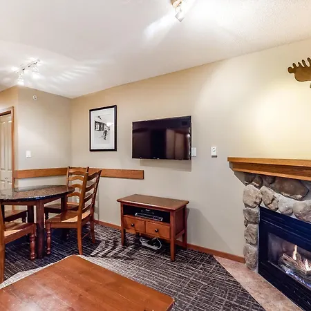 Cascade Lodge Whistler Room photo
