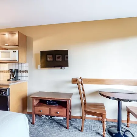 Cascade Lodge Whistler Room photo